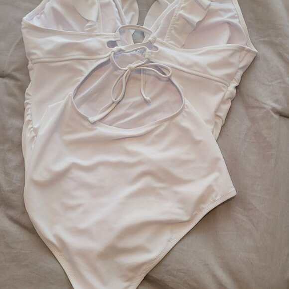 White ruffled cupshe swimsuit - Picture 5 of 5